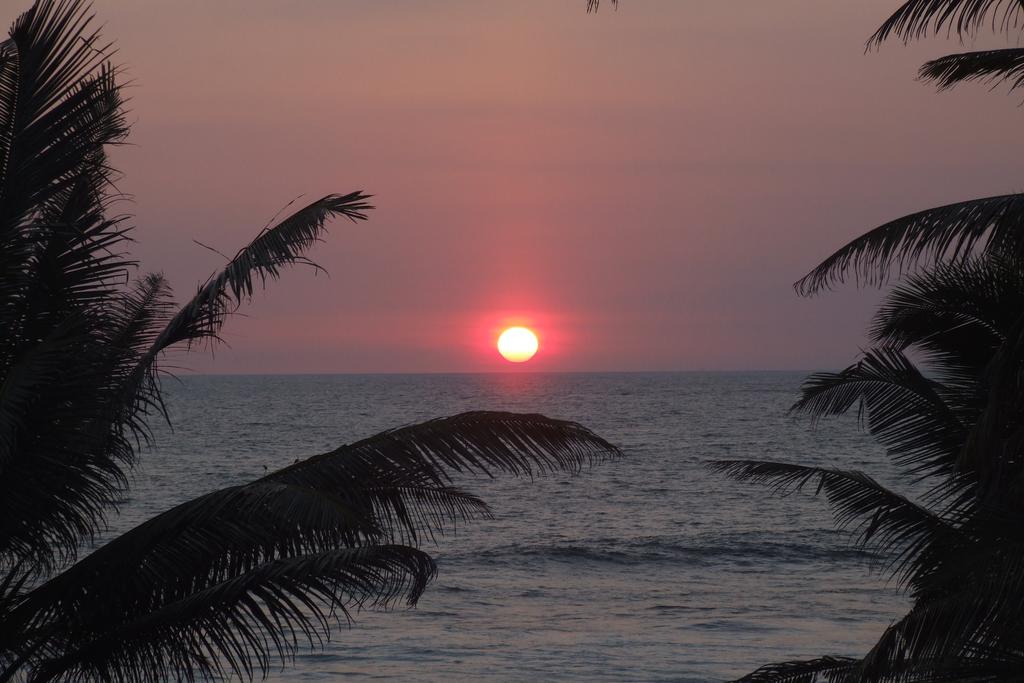 Горящие туры в отель Sri Gemunu Beach Resort Унаватуна