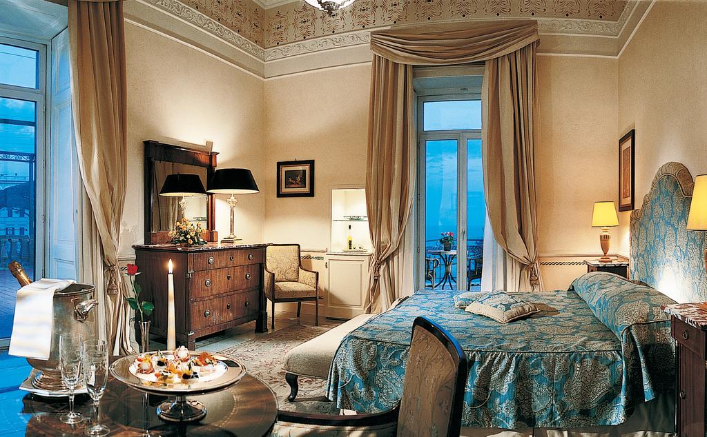 Odpoczynek w hotelu Grand Hotel Excelsior Vittoria Zatoka Neapolitańska Włochy