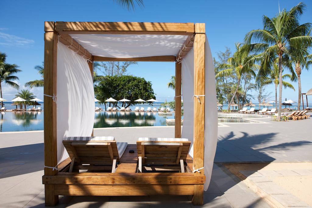 Відпочинок в готелі Outrigger Mauritius Resort & Spa Маврикій
