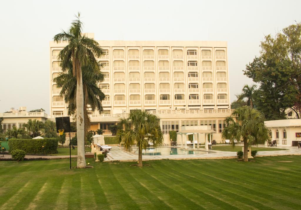 Gateway hotel Fatehbad road  цена
