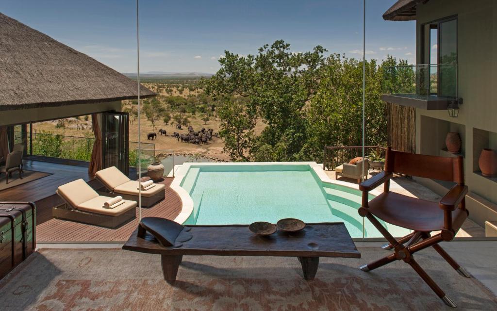 Готель, Танзанія, Національний парк Серенгеті, Four Seasons Safari Lodge