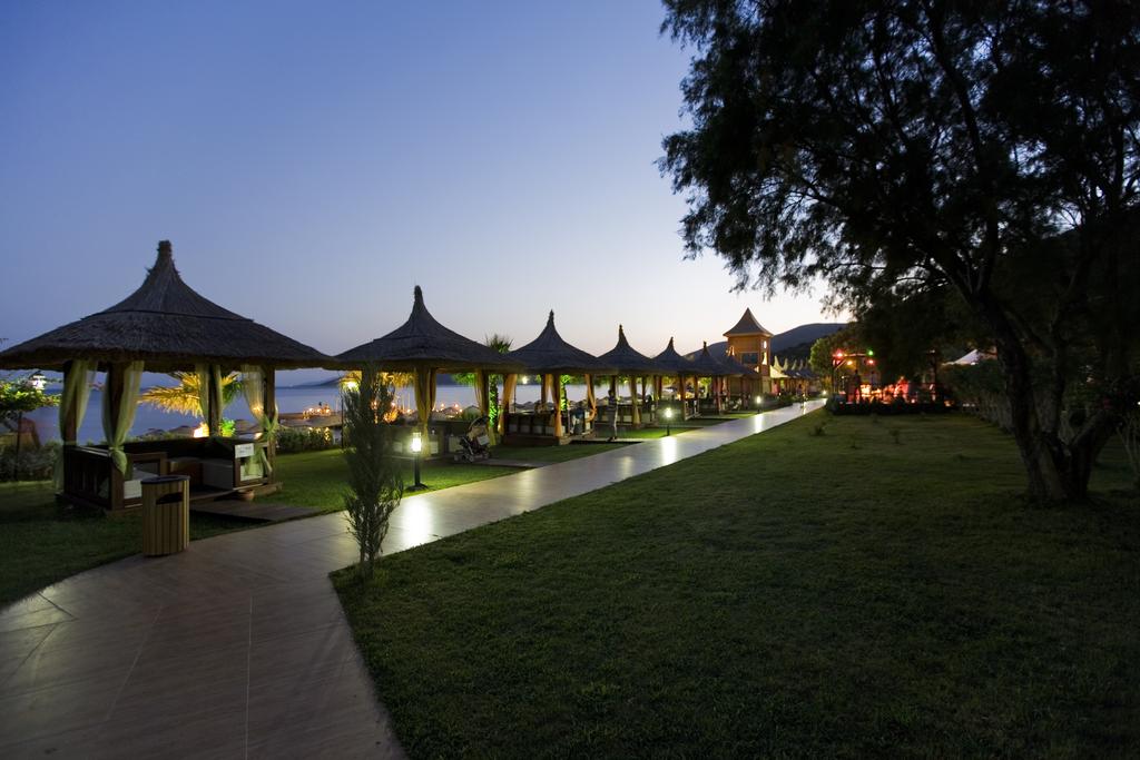 Hotel prices Latanya Park Resort