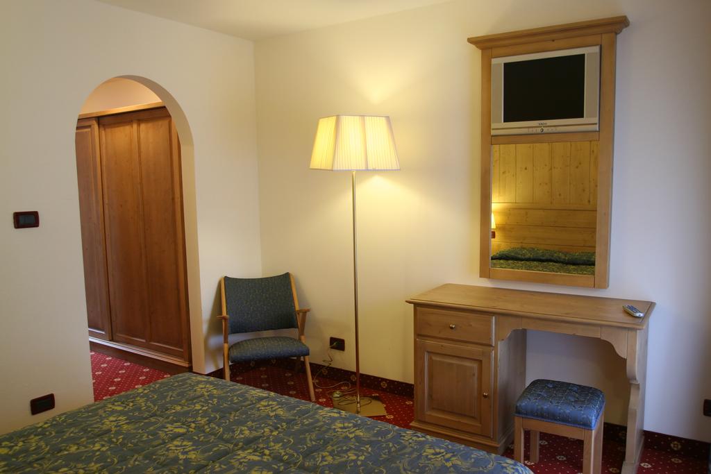 Hotel Monzoni, Валь-ді-Фасса ціни