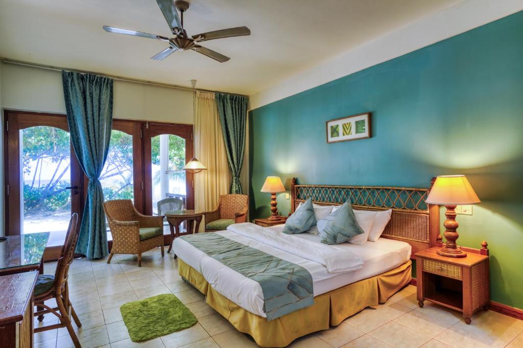Відпочинок в готелі Fihalhohi Tourist Resort Південний Мале Атол Мальдіви