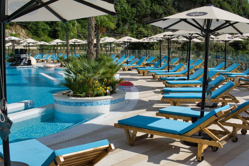 Select Hill Resort, Тирана