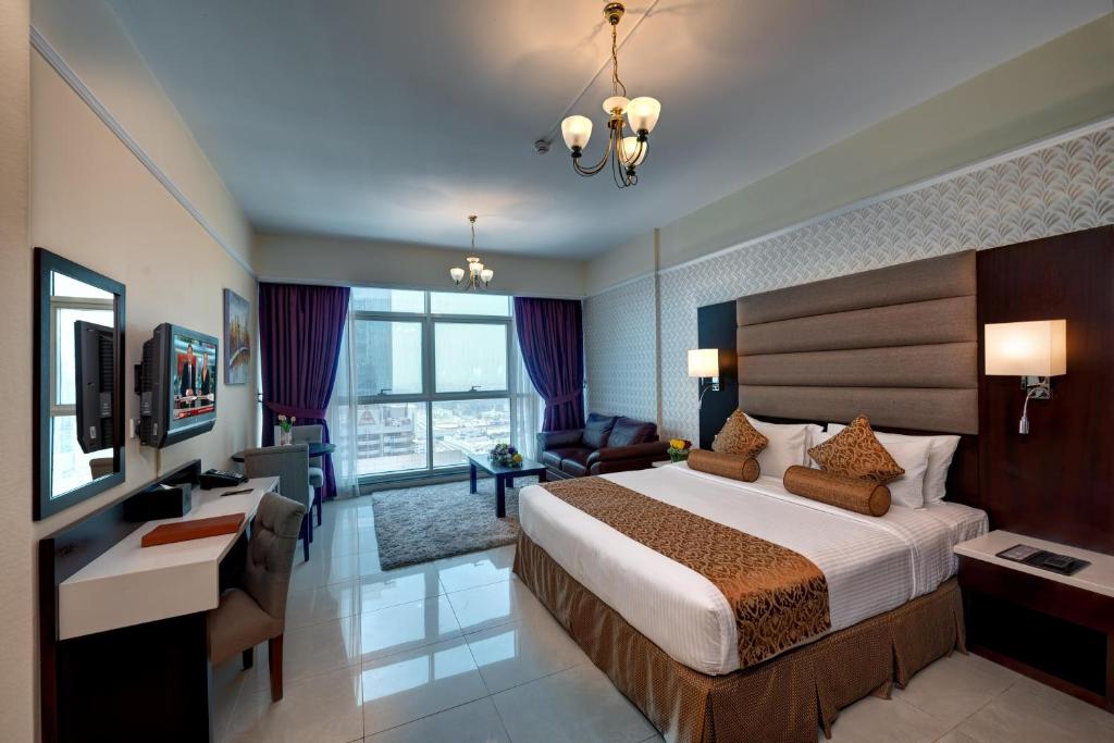 Ціни, Grand Stay Hotel (ex. Emirates Grand Hotel)