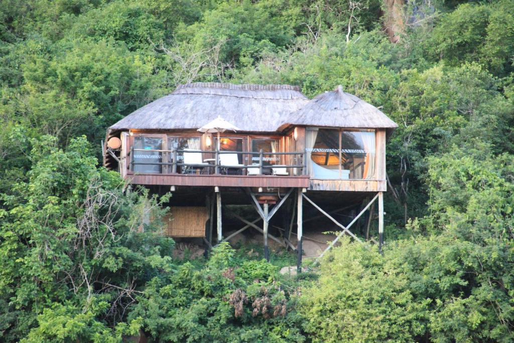 Занзібар (острів) Selous Mivumo River Lodge