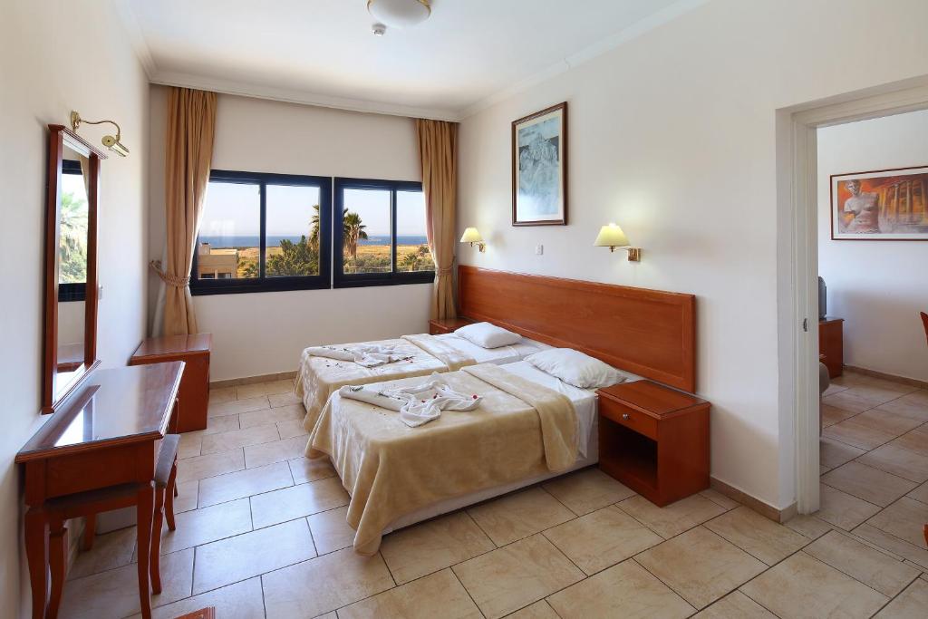 Odpoczynek w hotelu Panareti Coral Bay Resort Patos Cypr