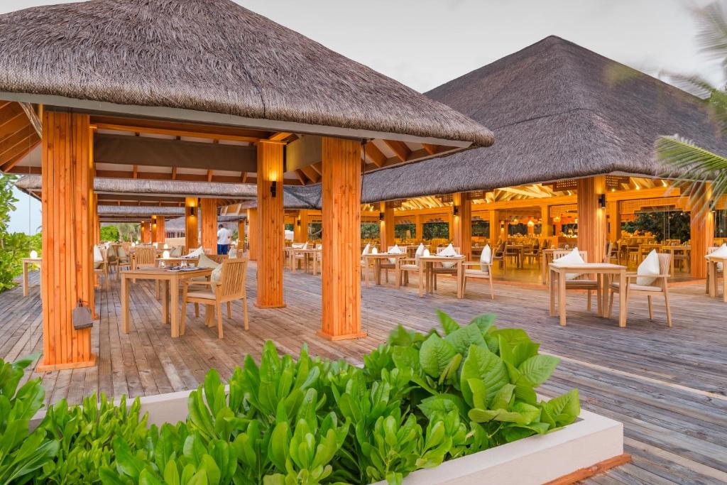 Kudafushi Resort & Spa, food