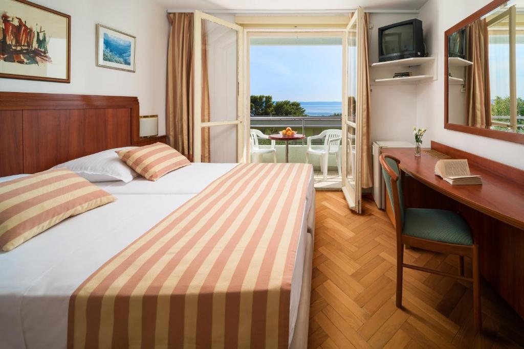 Відпочинок в готелі Rivijera Sunny Resort by Valamar Макарська