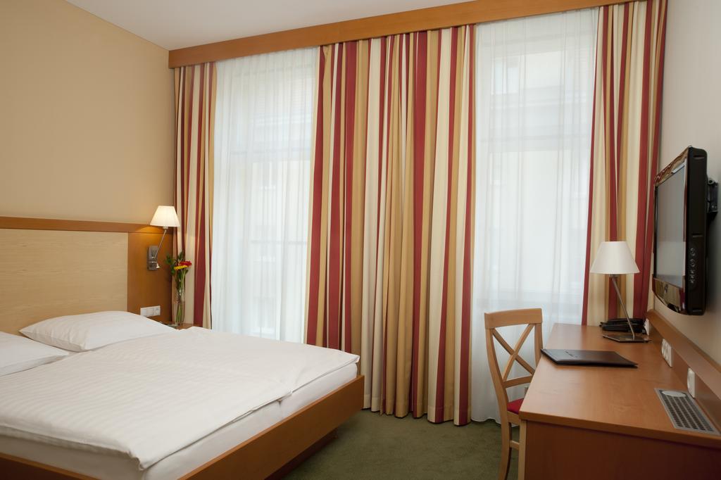 Hotel rest Lucia Vienna Austria