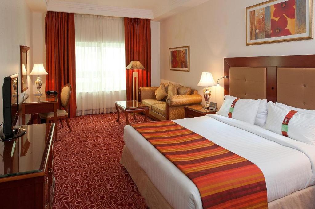 Цены в отеле Holiday Inn Bur Dubai - Embassy District