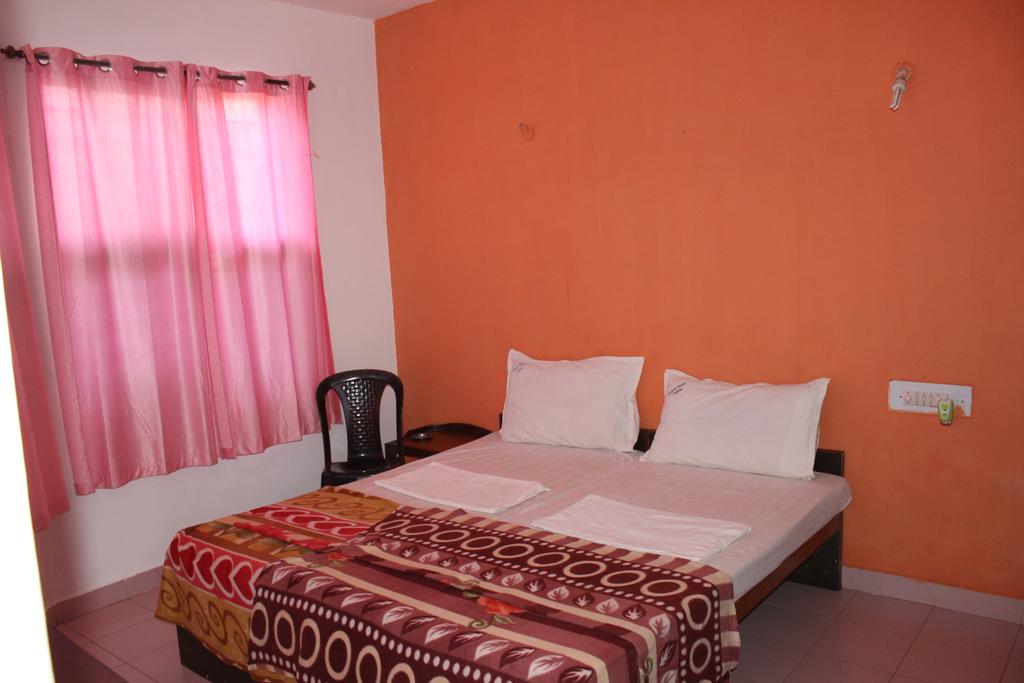 Гарячі тури в готель Poonam Village Resort