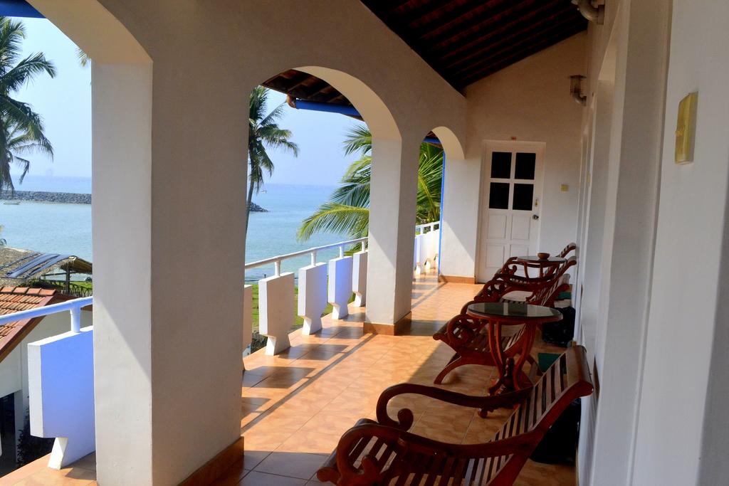Відпочинок в готелі Shangrela Beach Resort Амбалангода Шрі-Ланка