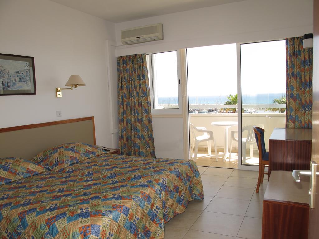 Гарячі тури в готель Sun Hall Beach Hotel Apts Ларнака Кіпр