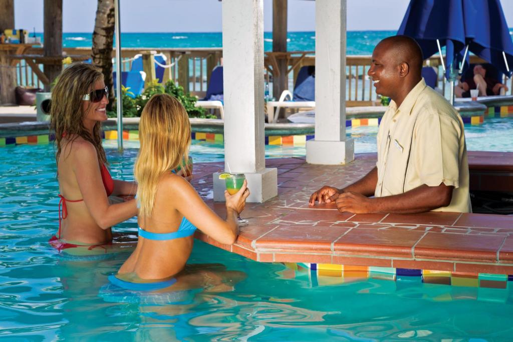 Отзывы гостей отеля Coconut Bay Beach Resort & Spa