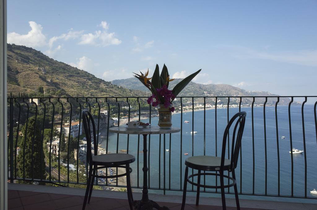 Region Messina Bay Palace Hotel prices