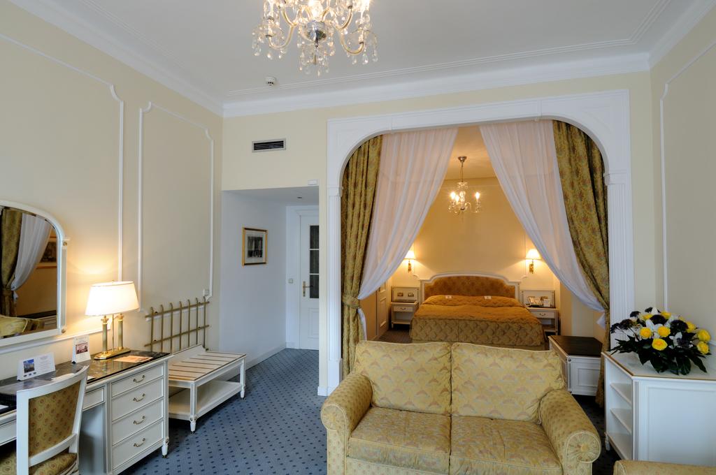Hotel, 5, Ambassador-Zlata Husa