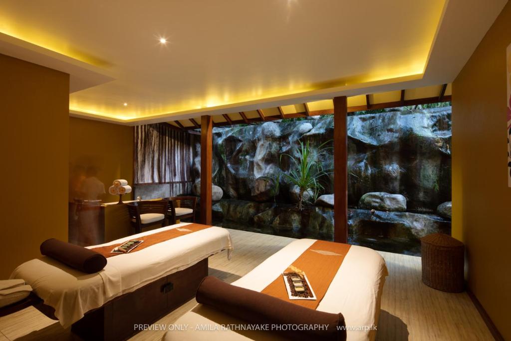 Odpoczynek w hotelu Adaaran Select Meedhupparu Atol Raa Malediwy