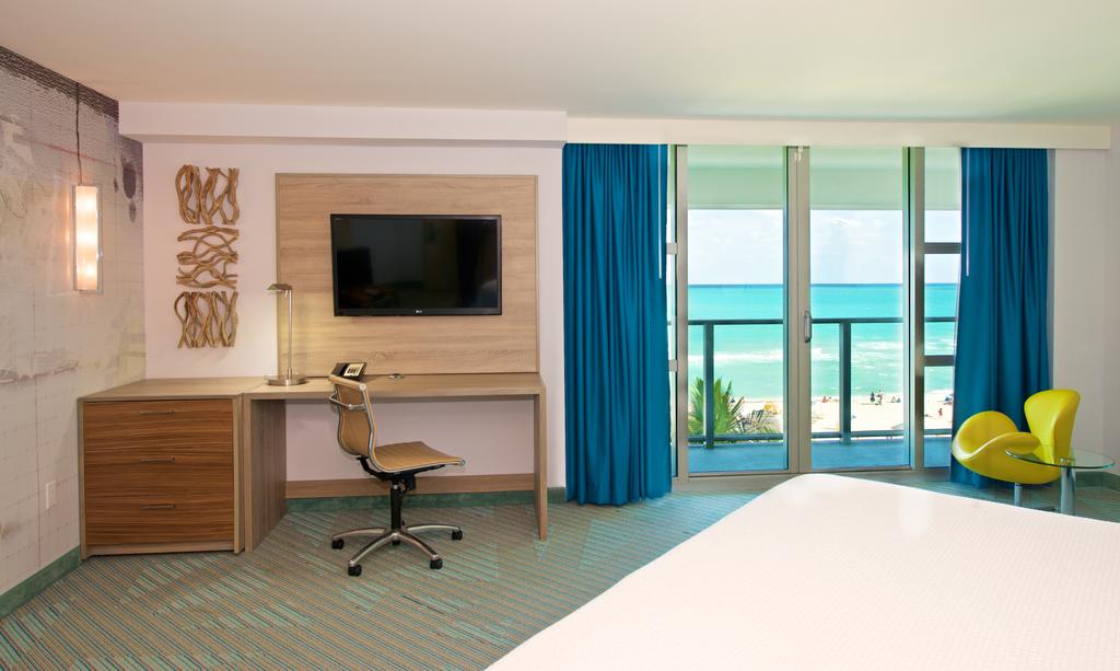 Reviews of tourists Courtyard Cadillac Miami Beach Oceanfront