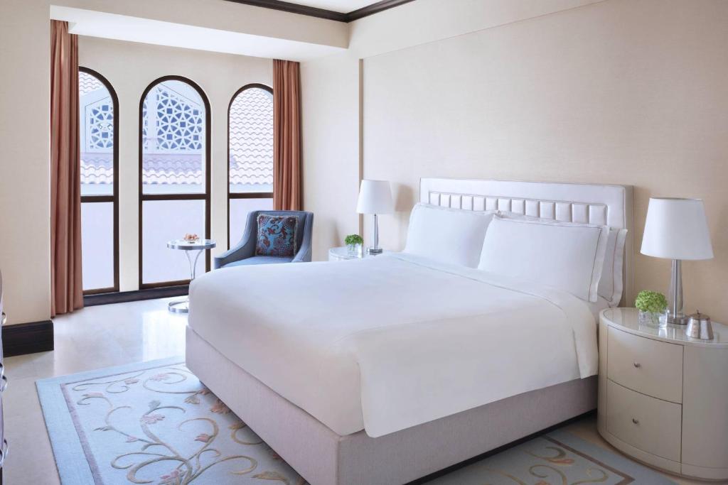 Гарячі тури в готель The Ritz Carlton Abu Dhabi Grand Canal