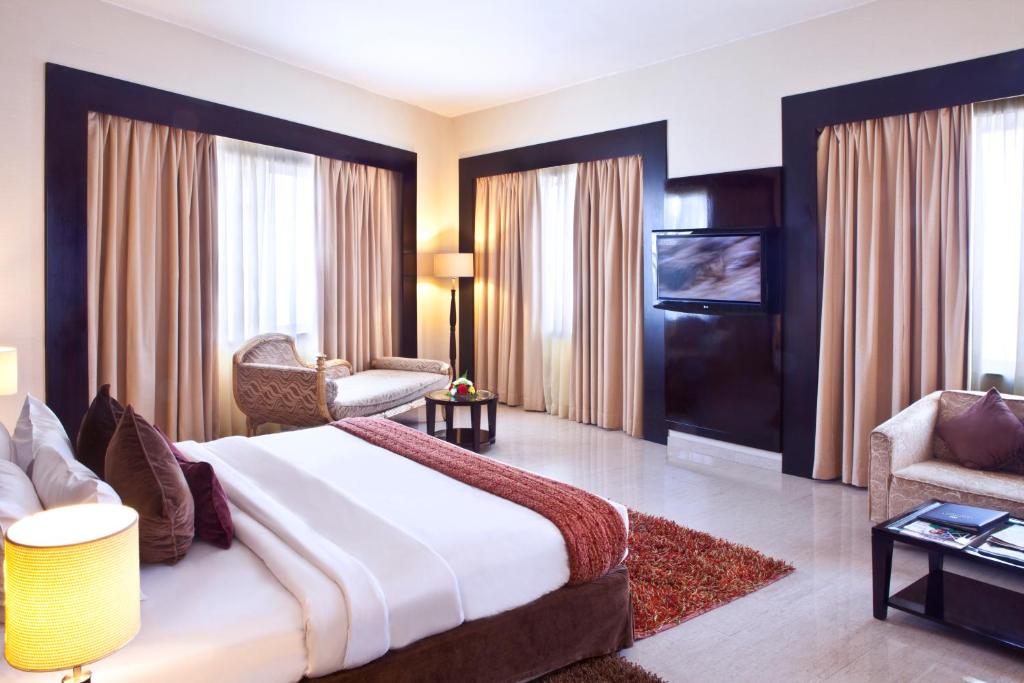 Фото готелю Landmark Riqqa Hotel