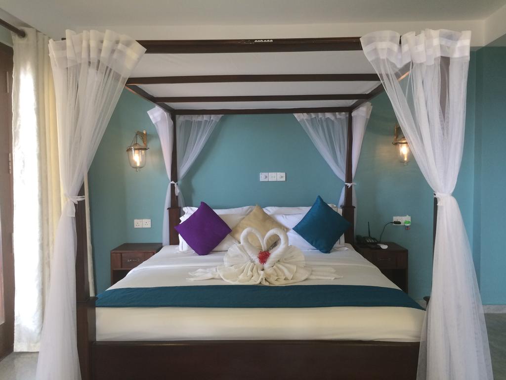Туры в отель Sapphire Seas Beachfront Hotel Хиккадува Шри-Ланка