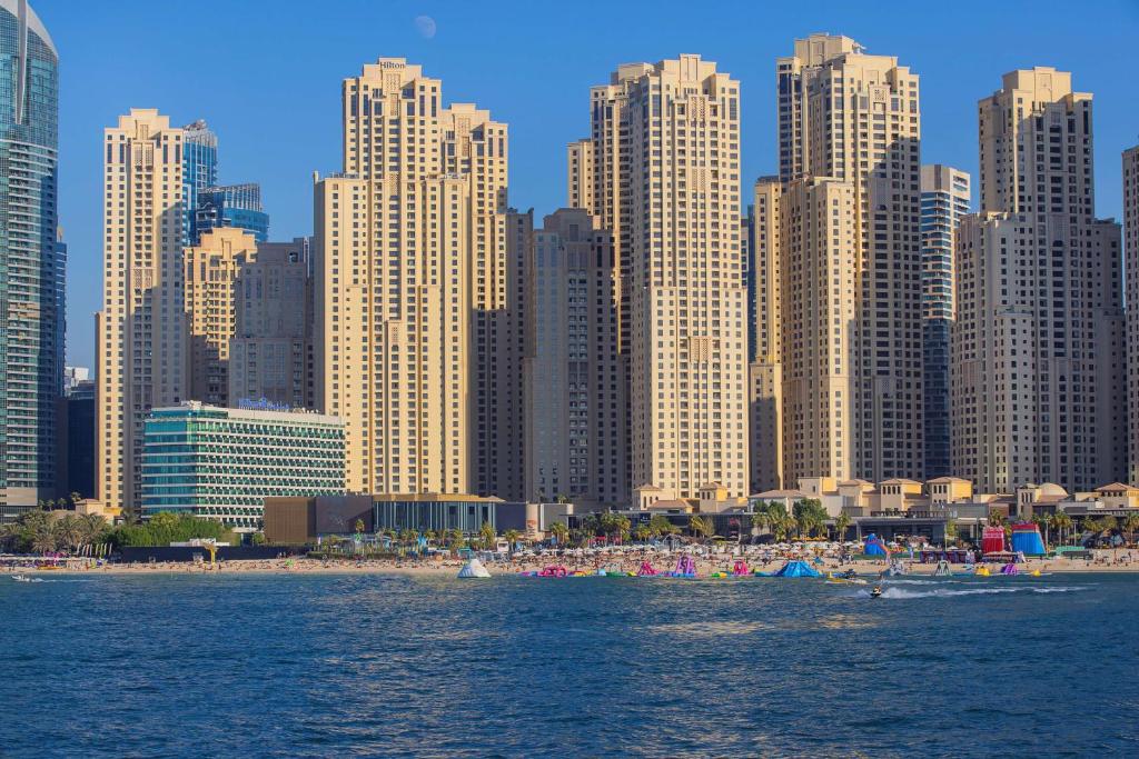 Дубай (пляжні готелі), Hilton Dubai The Walk, 4