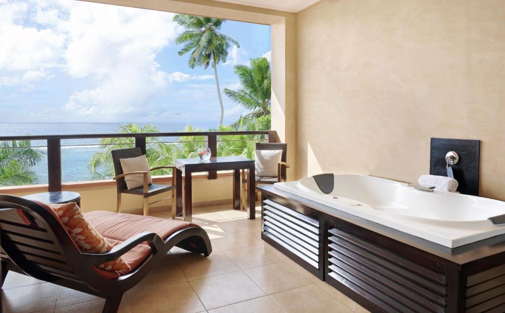 Отдых в отеле Double Tree By Hilton Seychelles Allamanda Resort & Spa Маэ (остров) Сейшелы