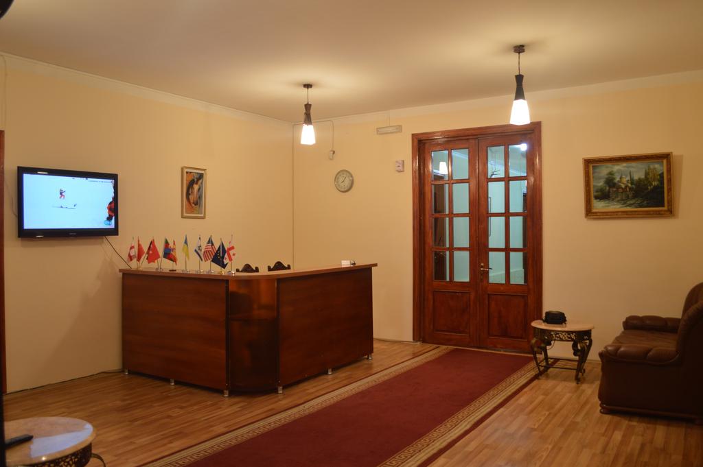 Hotel Tirifiholiday, Кутаиси цены
