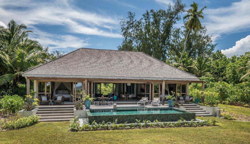 Цены в отеле Four Seasons Resort Seychelles at Desroches Island