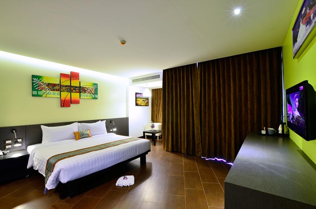 Hotel, Lakkhana Poolside Resort