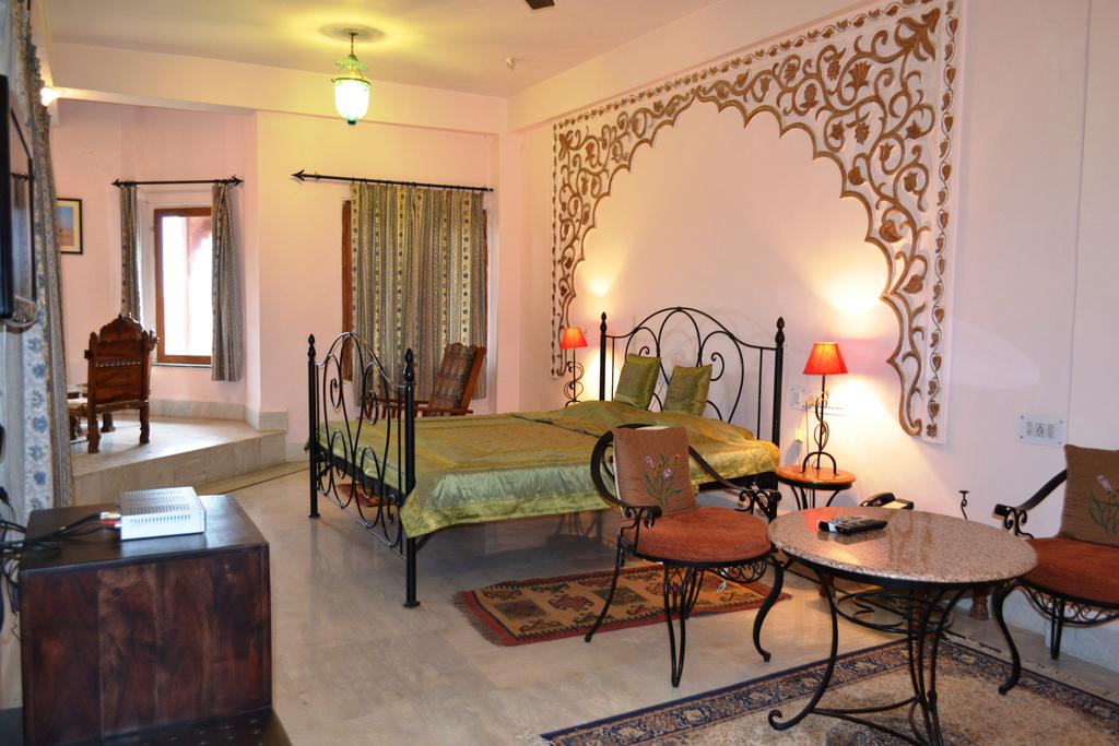Джайпур Umaid Lake Palace ціни