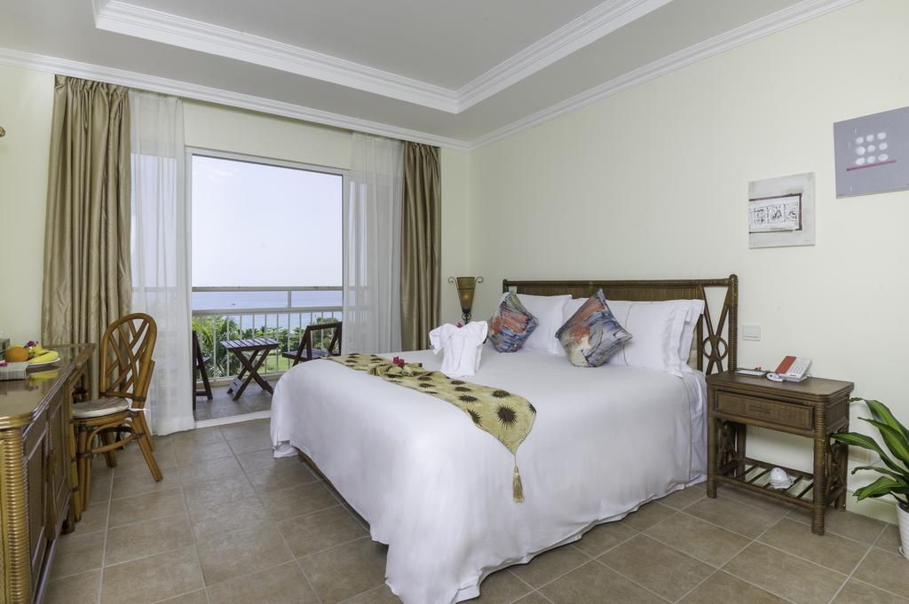 Відпочинок в готелі Golden Palm Resort Ялонг Бей
