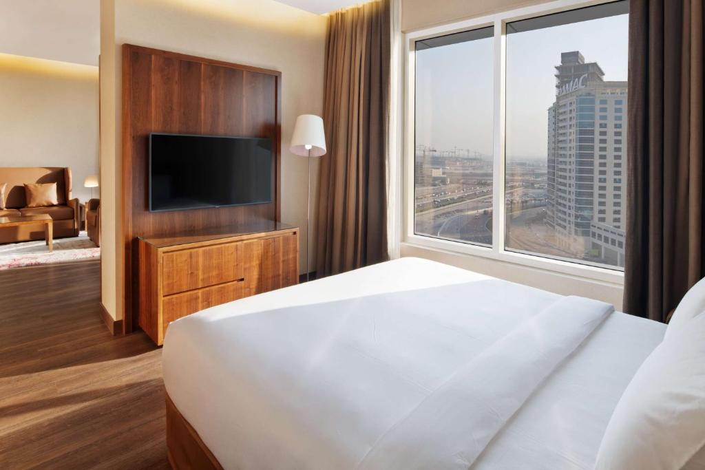 Горящие туры в отель Radisson Blu Hotel, Dubai Canal View Дубай (город)
