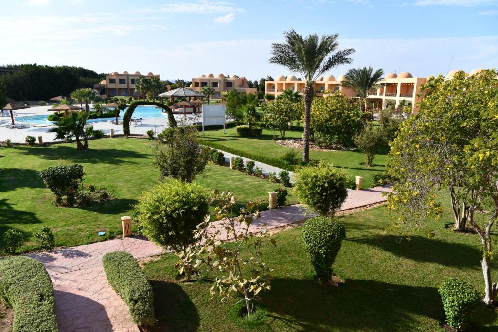 Отдых в отеле Wadi Lahmy Azur Resort Марса Алам Египет