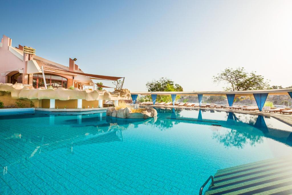 Відпочинок в готелі Pyramisa Isis Island Resort Aswan
