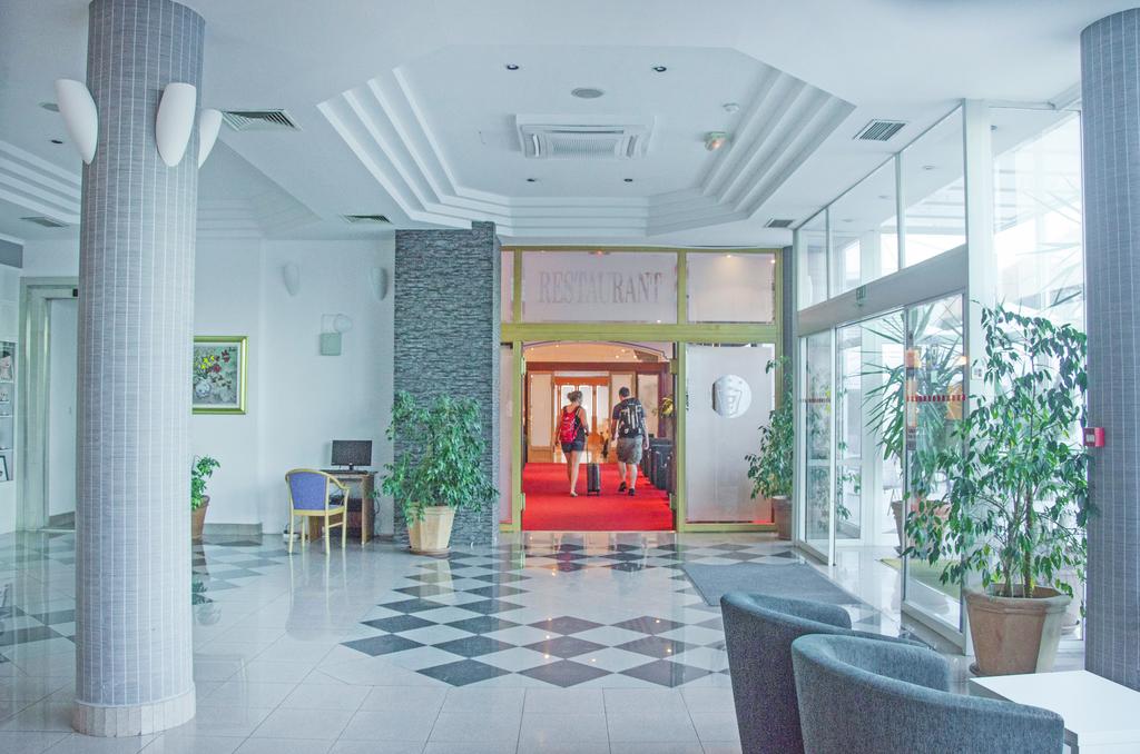 Отель, Petka Hotel