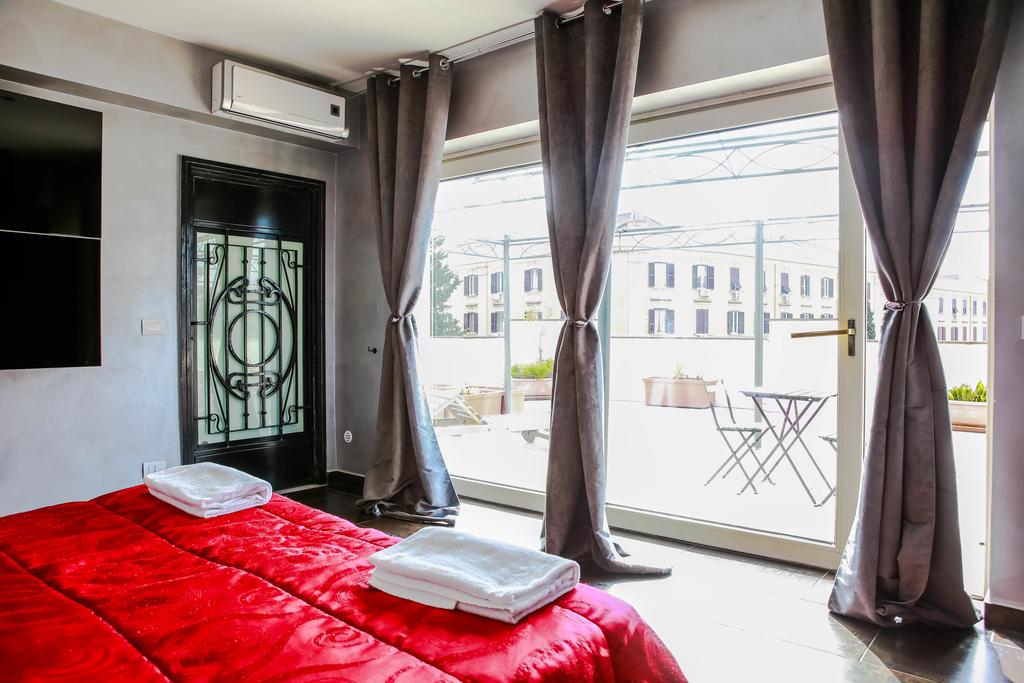 Отдых в отеле Rome Experience Hostel (ex. C.Luxury Palace)