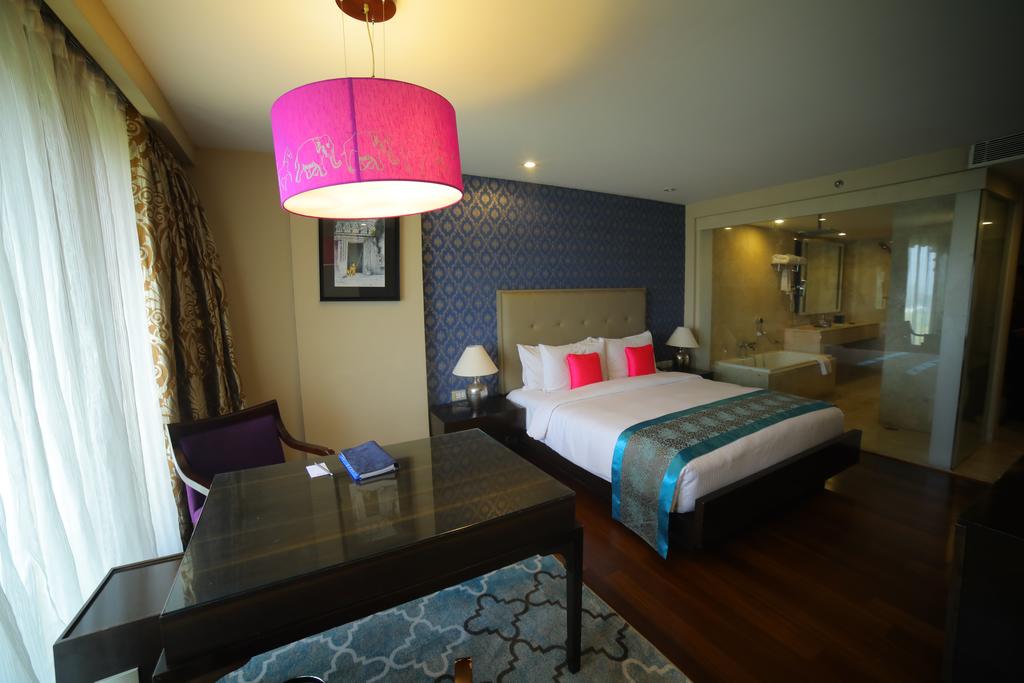 Отзывы гостей отеля Radisson Blu Udaipur Palace Resort & Spa (ex. Sheraton Udaipur Palace Resort and Spa)