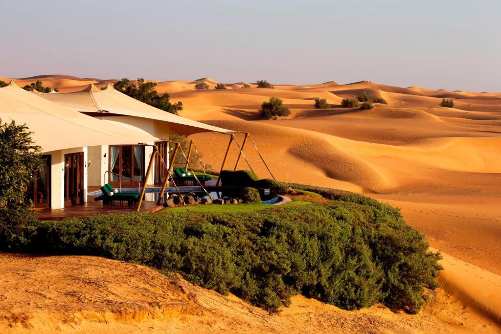 Al Maha, a Luxury Collection Desert Resort & Spa фото туристів