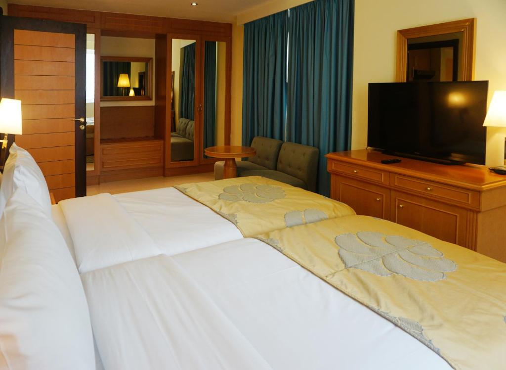 Відпочинок в готелі Golden Tulip Hotel Apartments Шарджа ОАЕ