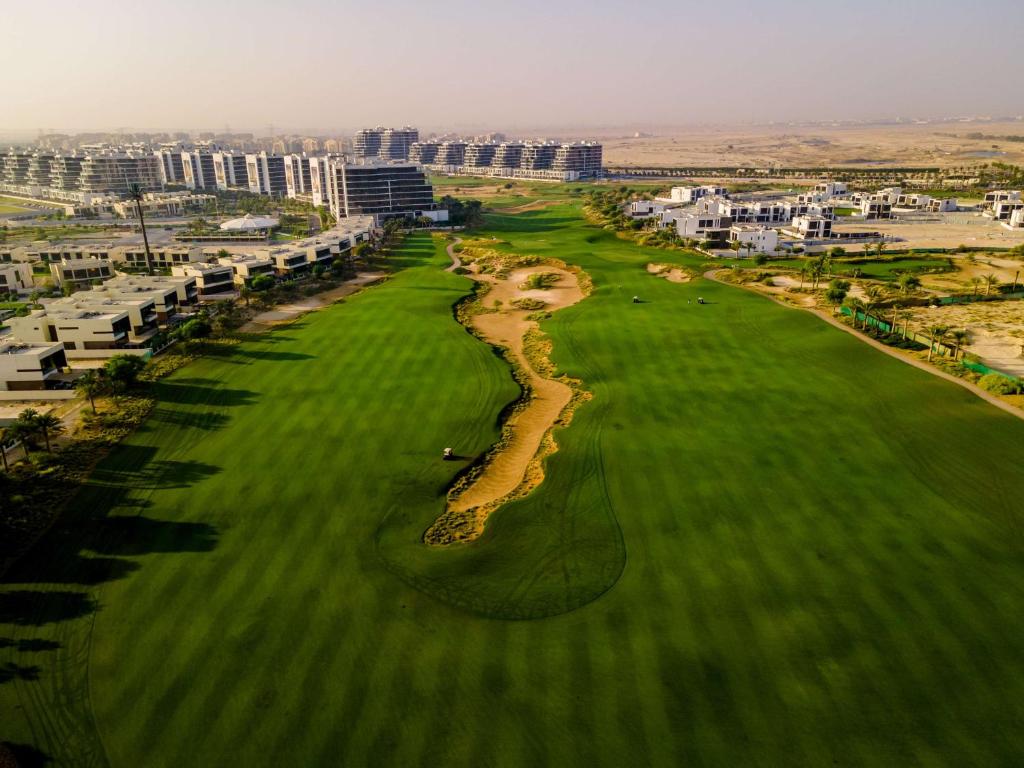 Отель, Дубай (город), ОАЭ, Radisson Dubai Damac Hills