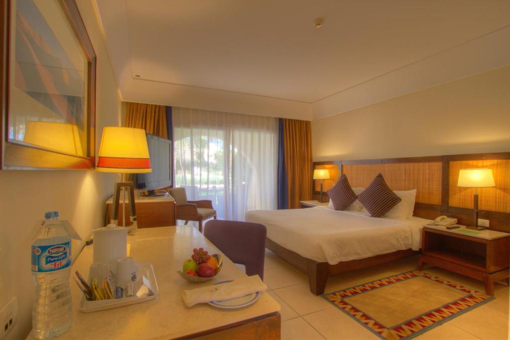 Odpoczynek w hotelu Grand Rotana Resort & Spa