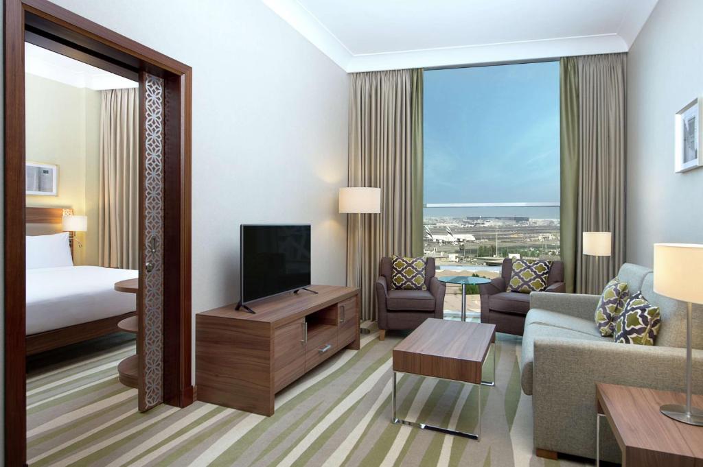 Hilton Garden Inn Dubai Al Muraqabat цена
