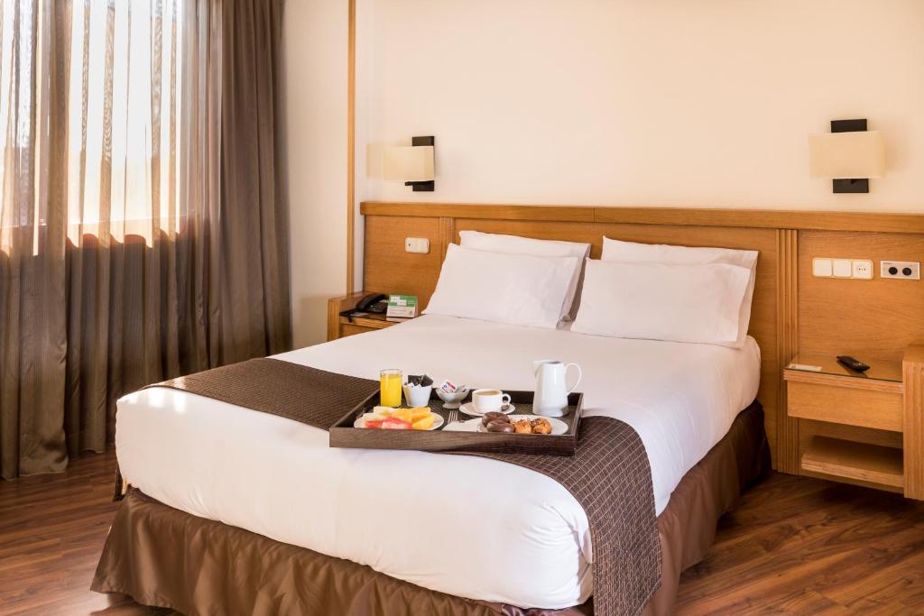 Цены в отеле Holiday Inn Madrid-Piramides