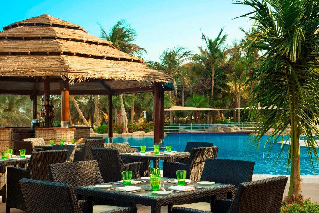 Отель, Le Meridien Mina Seyahi Beach Resort & Waterpark