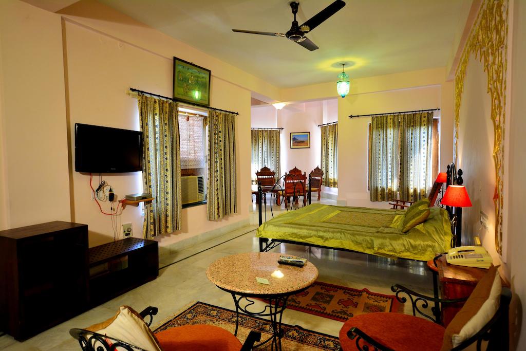 Горящие туры в отель Umaid Lake Palace Джайпур