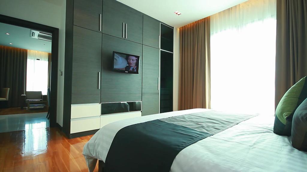 The Vertical Suite Hotel, Бангкок цены