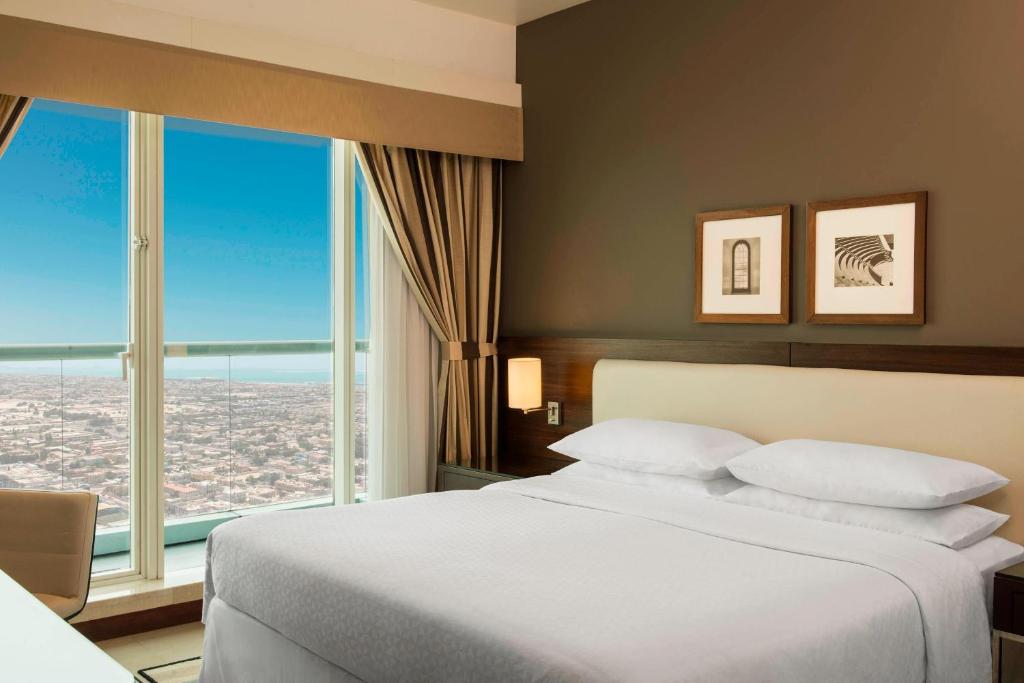 Відгуки про готелі Four Points By Sheraton Sheikh Zayed Road